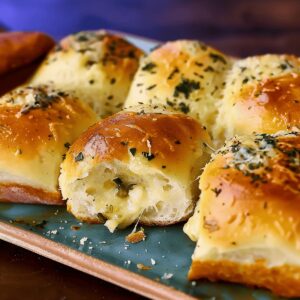 Cheesy Stuffed Garlic Hawaiian Rolls Recipe