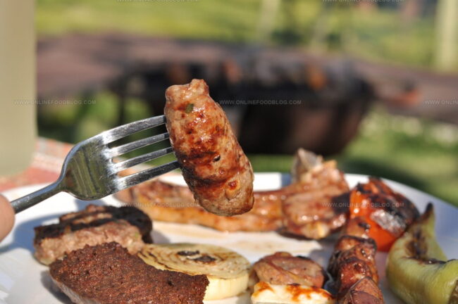 How Do Cypriots Traditionally Eat - Sharing Plates or Individual Meals?